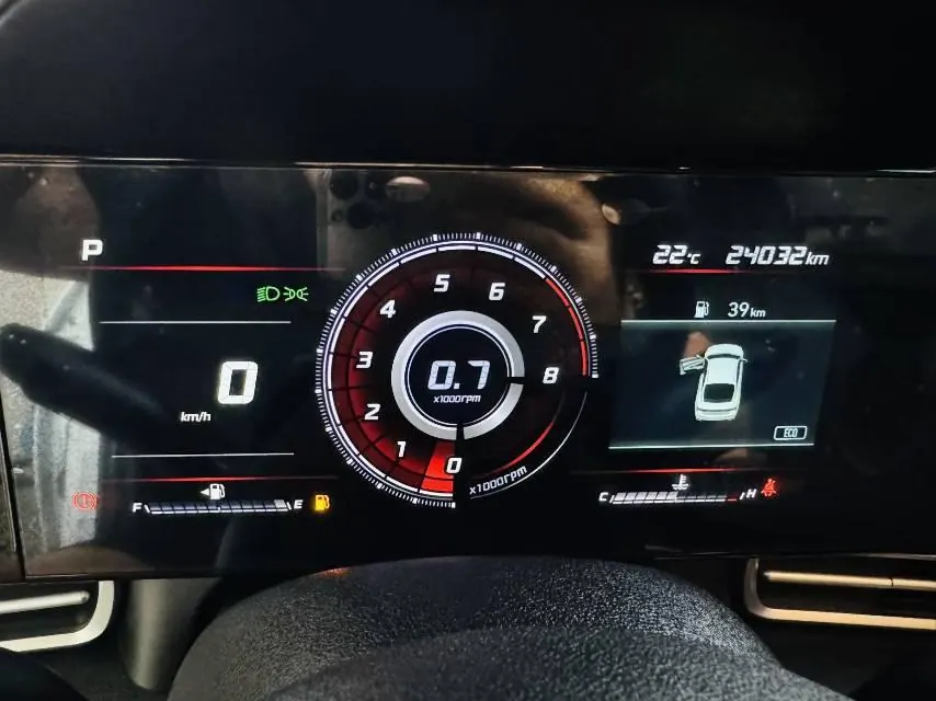 Hyundai 2023 Elantra -3-compartment 1.5 stepless LUX premium automatic gear 12