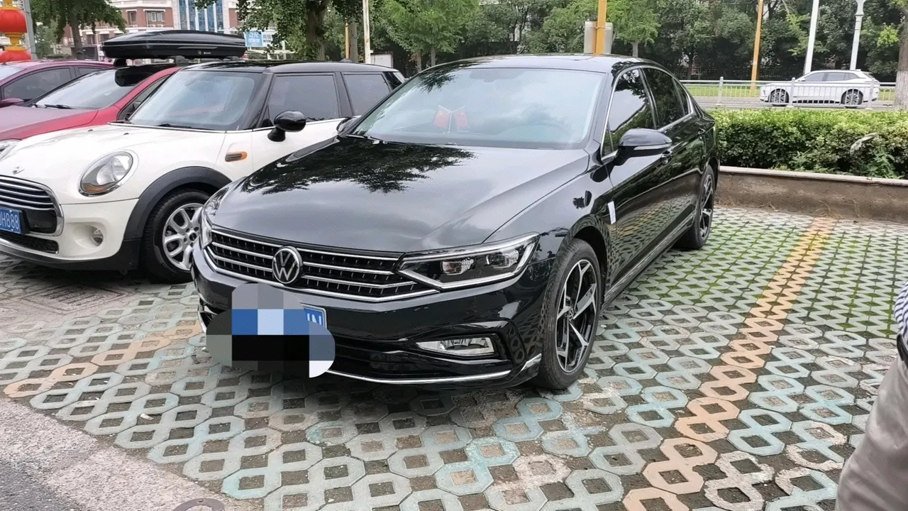 Open image lightbox: Volkswagen 2023 Magotan 2.0TSI 330TSI 2 million Commemorative Edition Leading Automatic Gear