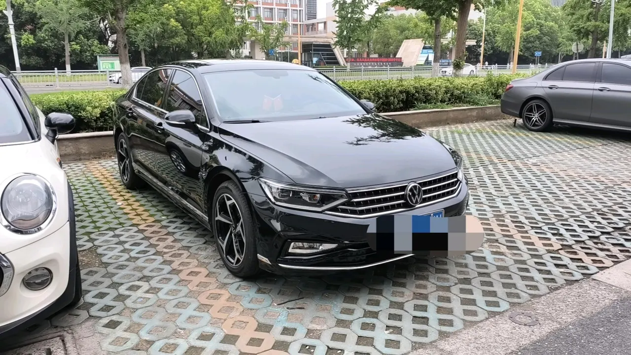 Volkswagen 2023 Magotan 2.0TSI 330TSI 2 million Commemorative Edition Leading Automatic Gear 2