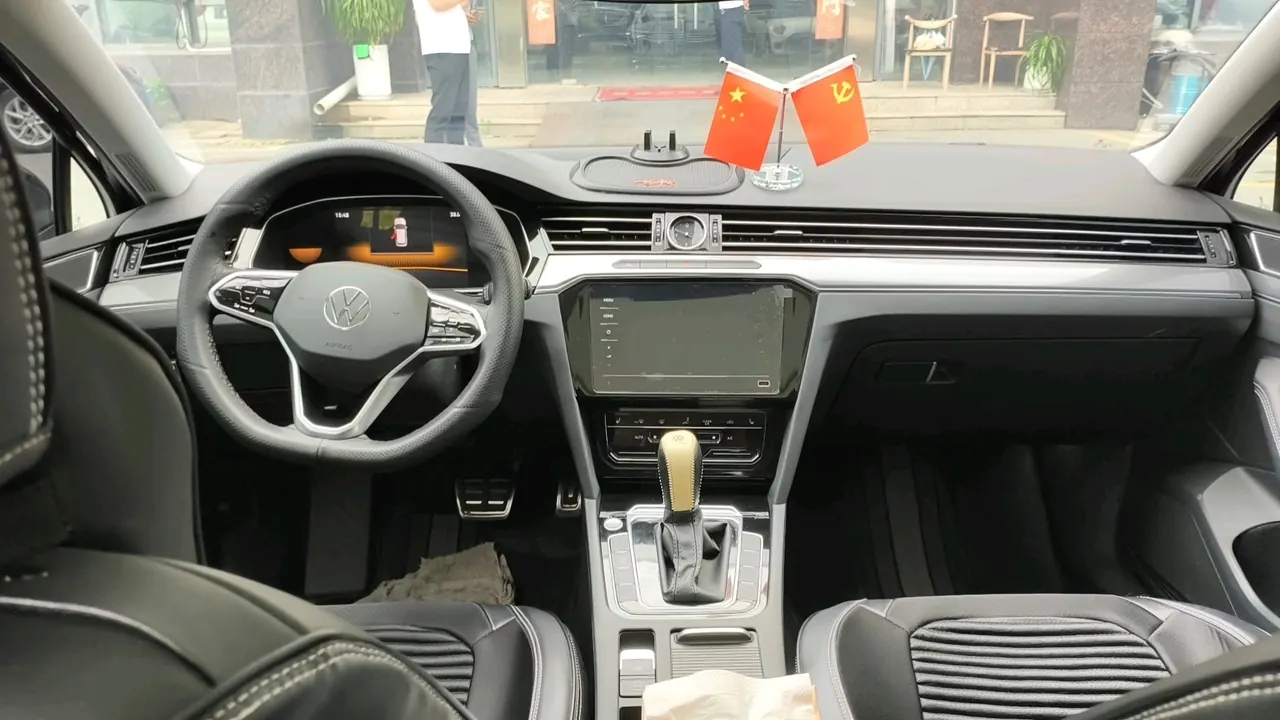 Volkswagen 2023 Magotan 2.0TSI 330TSI 2 million Commemorative Edition Leading Automatic Gear 3