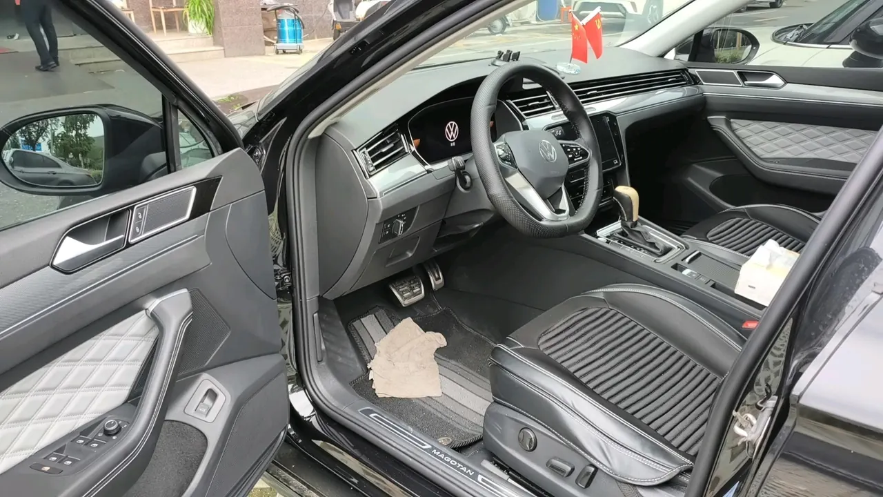 Volkswagen 2023 Magotan 2.0TSI 330TSI 2 million Commemorative Edition Leading Automatic Gear 5