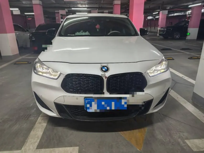 BMW 2023 X2 sDrive25i 2.0T M sports obsidian night version automatic gear 2