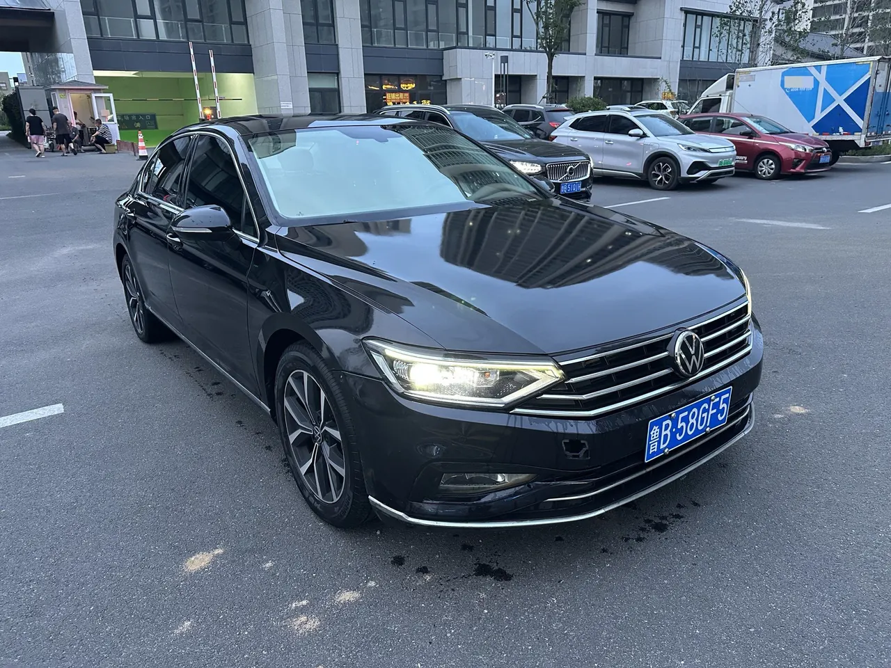 Volkswagen 2020 Magotan 2.0TSI 330TSI luxury automatic transmission 2
