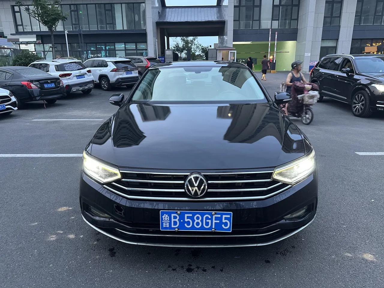 Volkswagen 2020 Magotan 2.0TSI 330TSI luxury automatic transmission 3