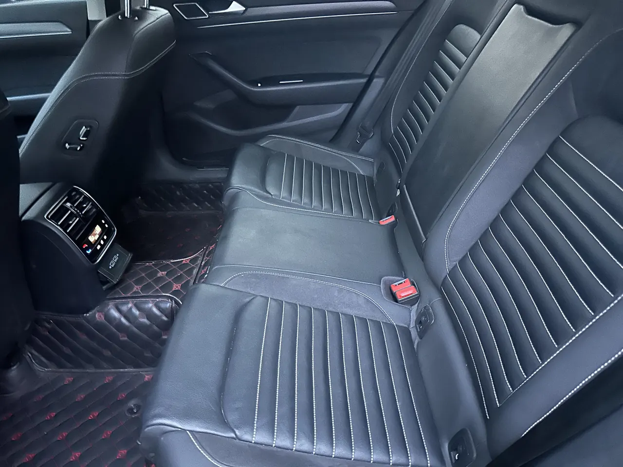 Volkswagen 2020 Magotan 2.0TSI 330TSI luxury automatic transmission 5