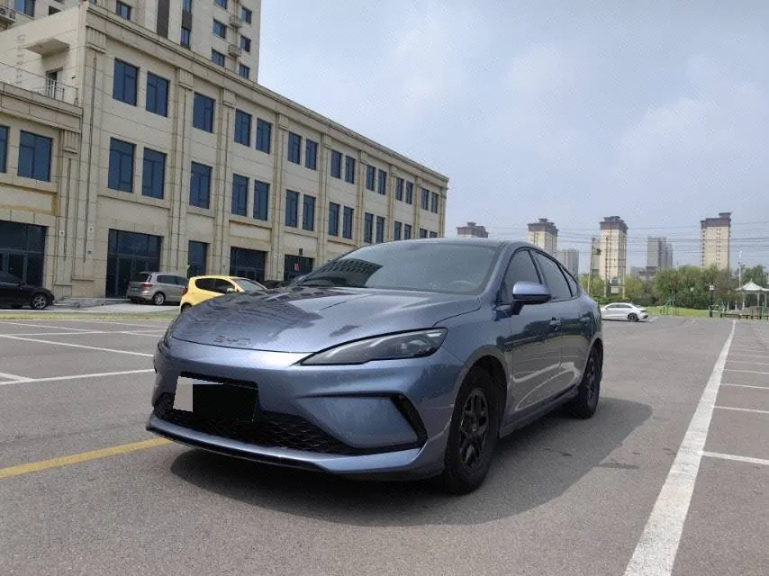 打开图片灯箱:BYD 2025 seals 05 DM-i 1.5 stepless smart driving version 55KM luxury automatic gear