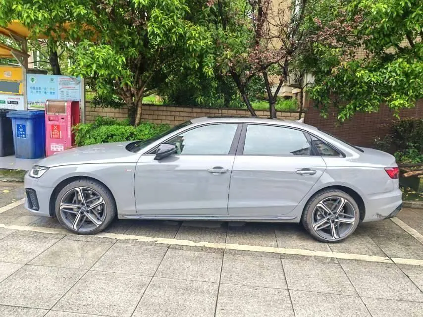 Audi 2025 A4L 2.0TFSI 40TFSI 2 million‑vehicle celebration edition, luxury sporty model, automatic transmission 4