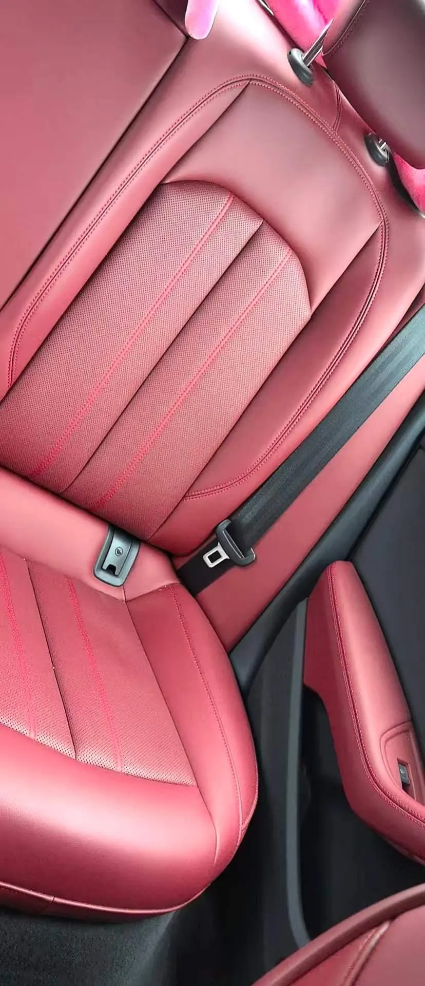 Audi 2025 A4L 2.0TFSI 40TFSI 2 million‑vehicle celebration edition, luxury sporty model, automatic transmission 6