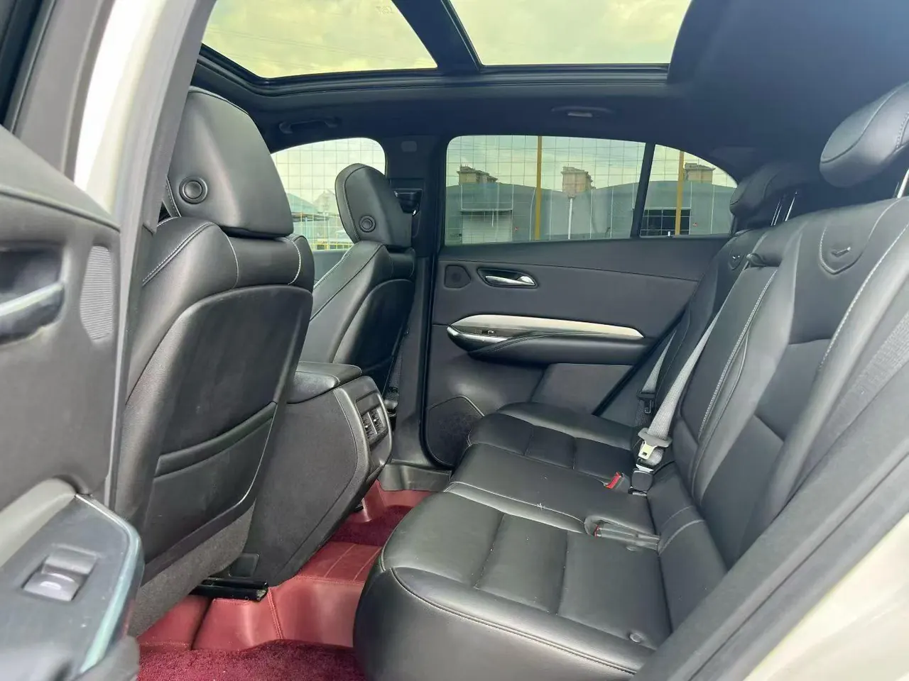 Cadillac 2020 XT4 2.0T 28T Two-Drive Luxury Automatic Gear 4