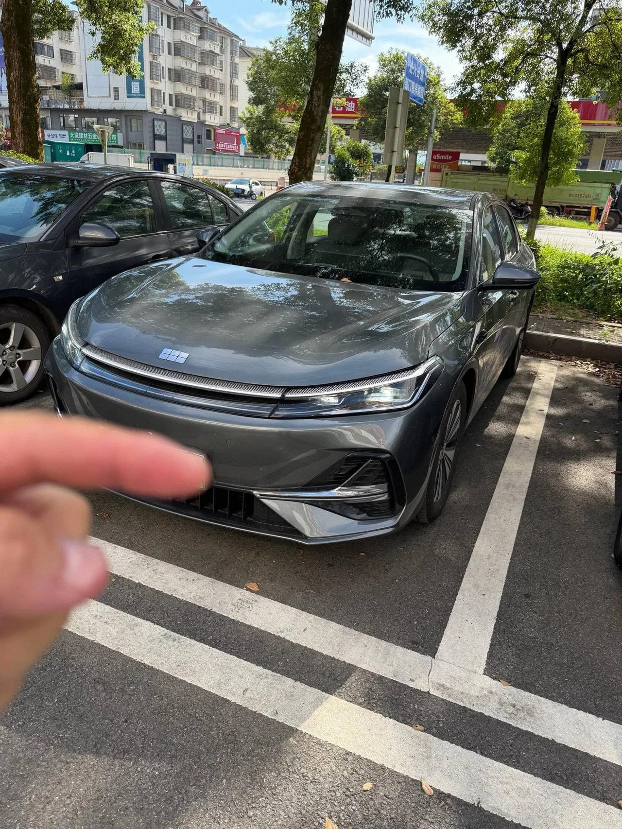 打开图片灯箱:Geely Galaxy 2025 A7 EM-i 1.5 150km Discovery Edition Automatic Gear