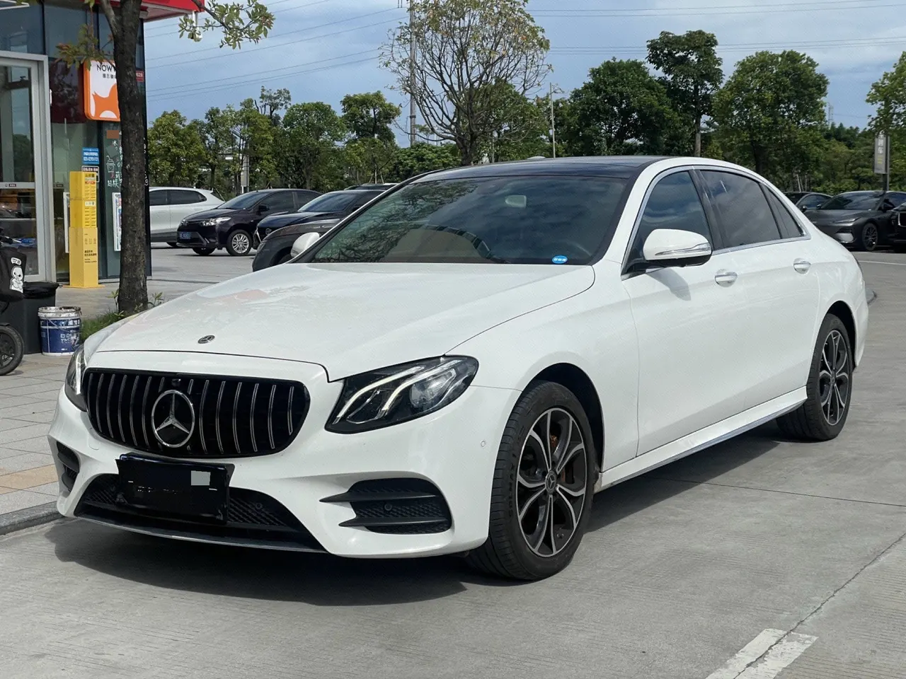 打开图片灯箱:Mercedes Benz E-Class 2020 E 300 L 2.0T Sports Fashion Automatic Gear