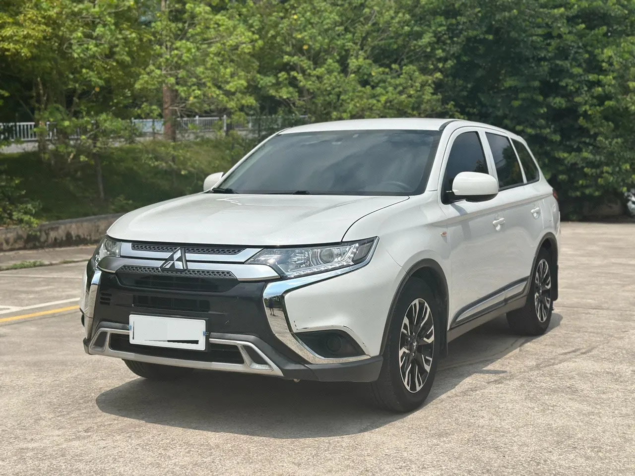 打开图片灯箱:Mitsubishi 2020 Outlander 2.0 Stepless Two-Drive Smooth Edition 5-seat Automatic Gear