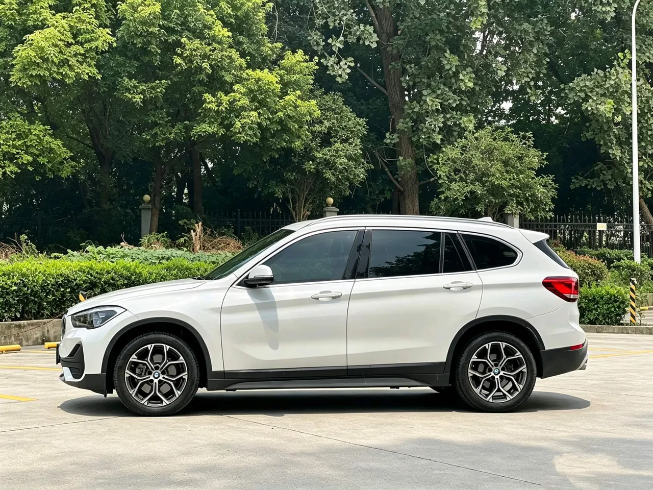 BMW 2020 X1 sDrive25Li 2.0T Leading Automatic Gear 3