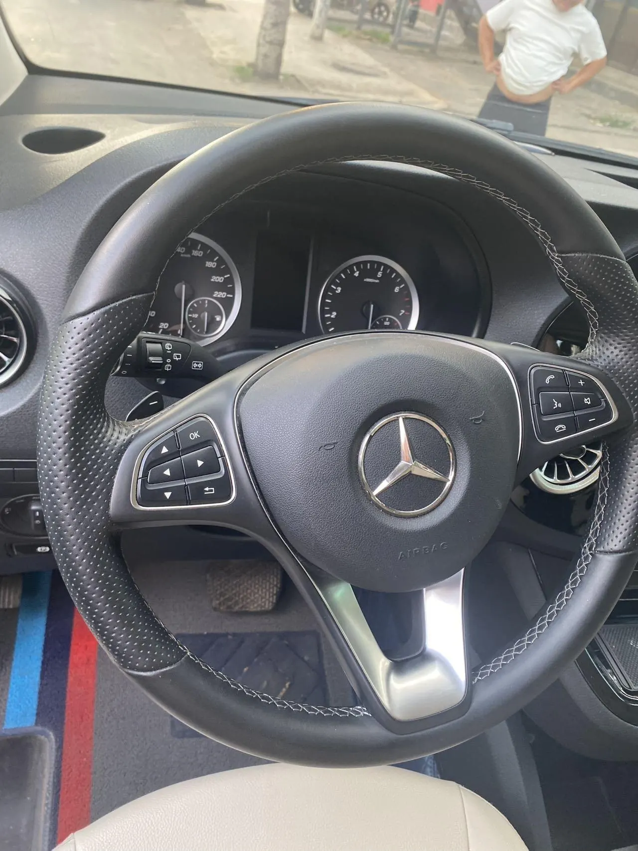 Mercedes Benz 2023 Vito 2.0T Business Edition 7-seat Automatic Gear 6