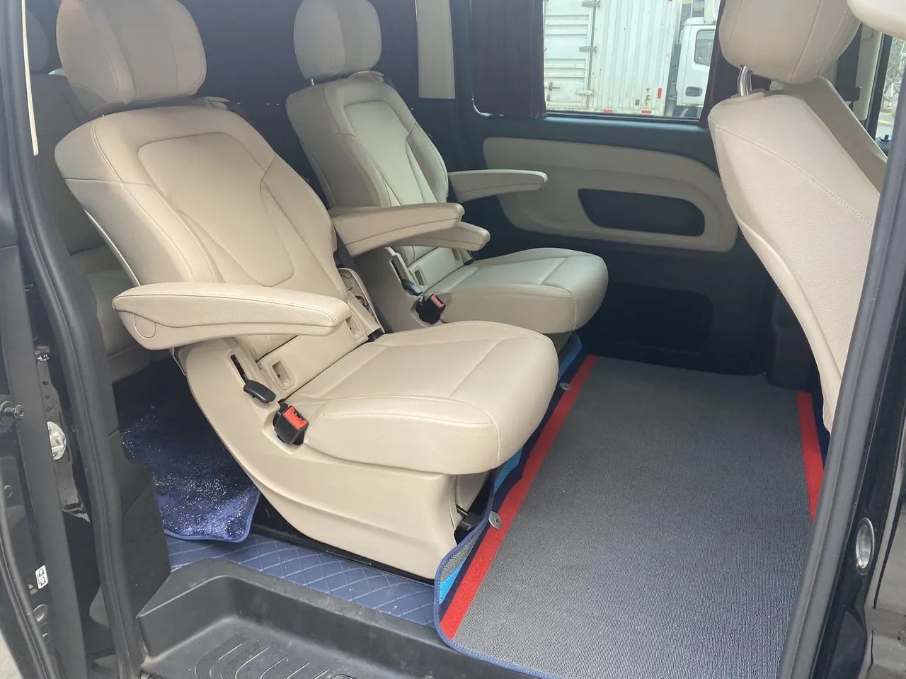 Mercedes Benz 2023 Vito 2.0T Business Edition 7-seat Automatic Gear 8