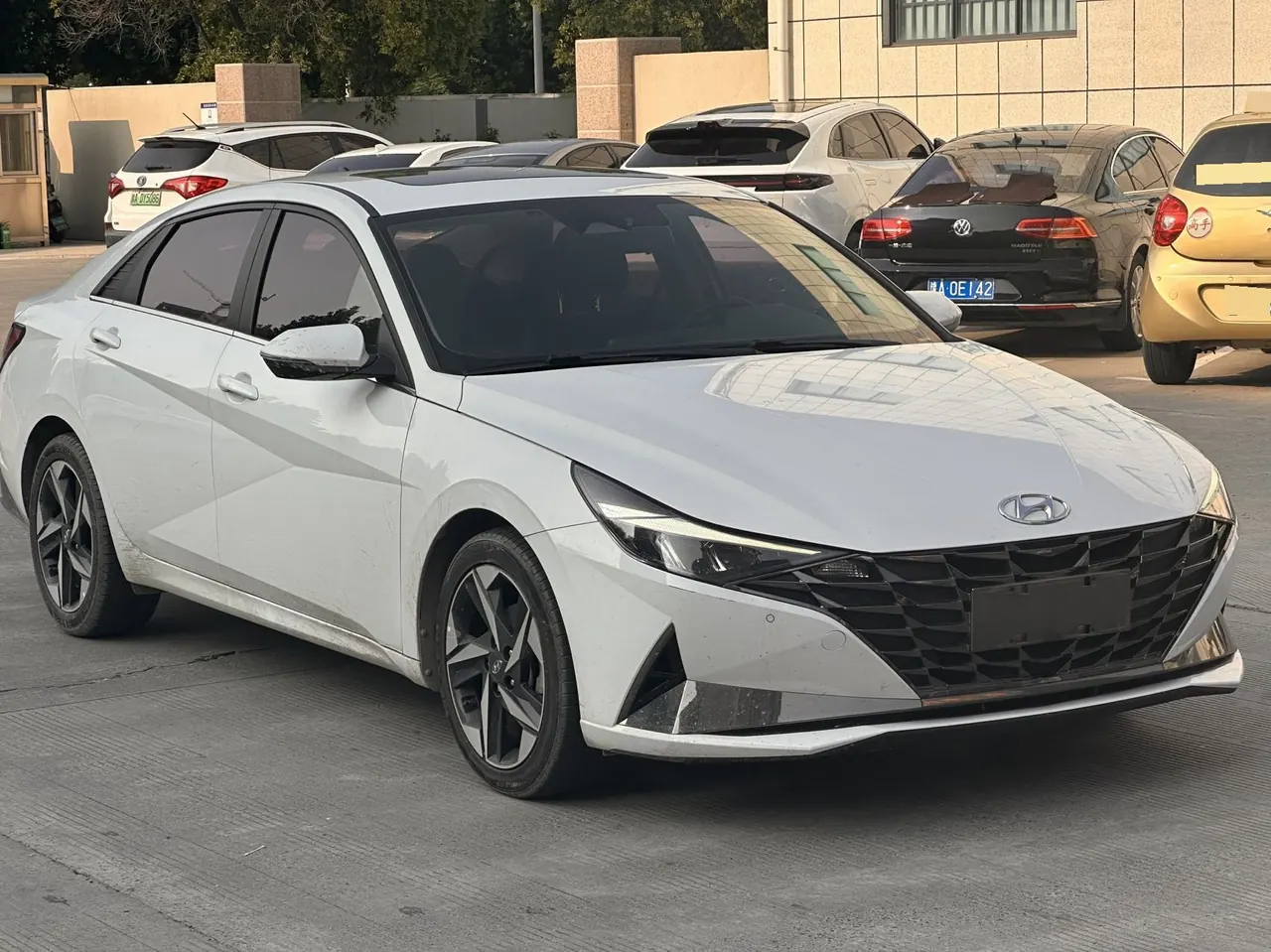 Hyundai 2022 Elantra -3-compartment 1.5 stepless LUX premium automatic gear 3