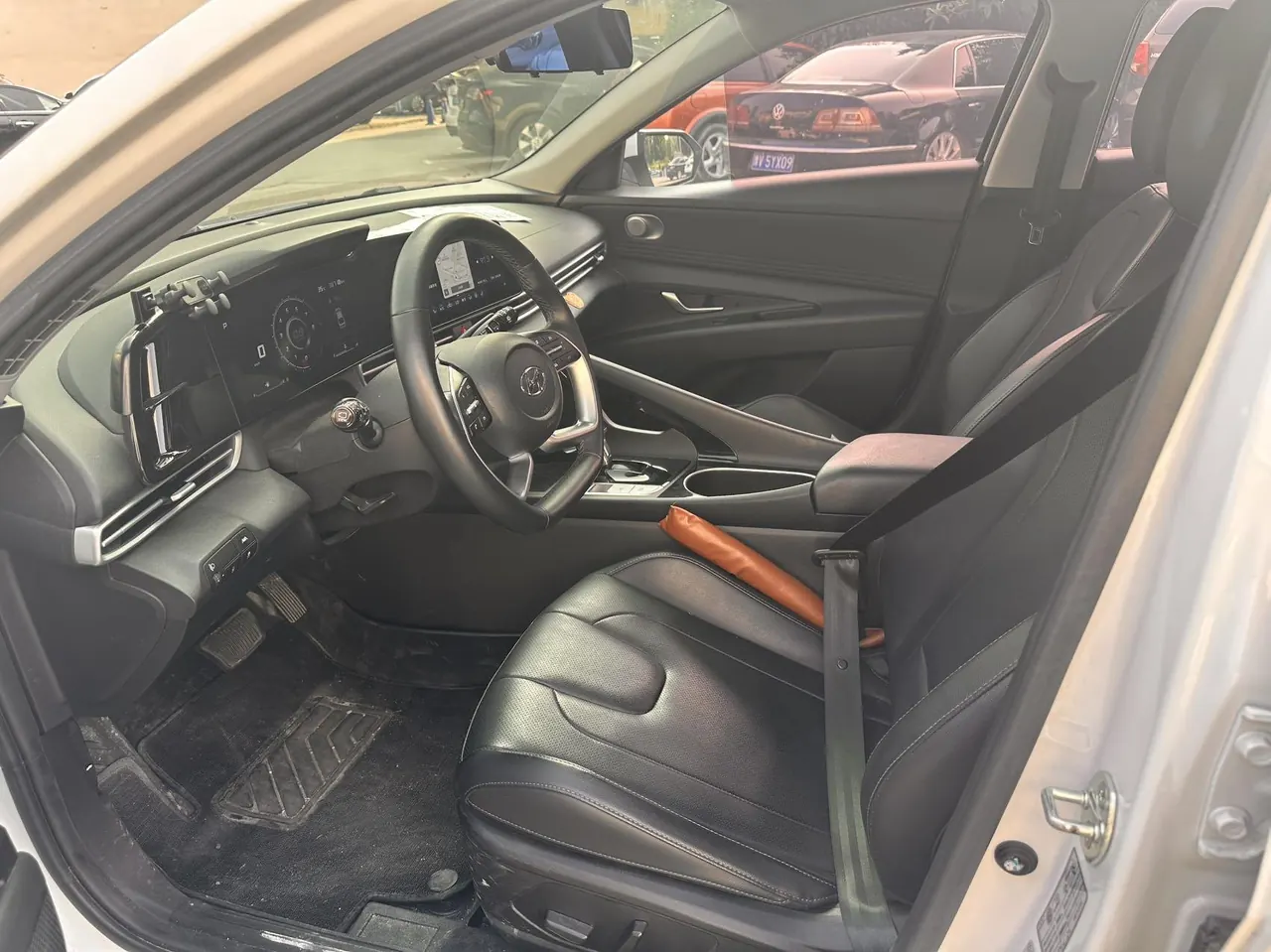 Hyundai 2022 Elantra -3-compartment 1.5 stepless LUX premium automatic gear 4