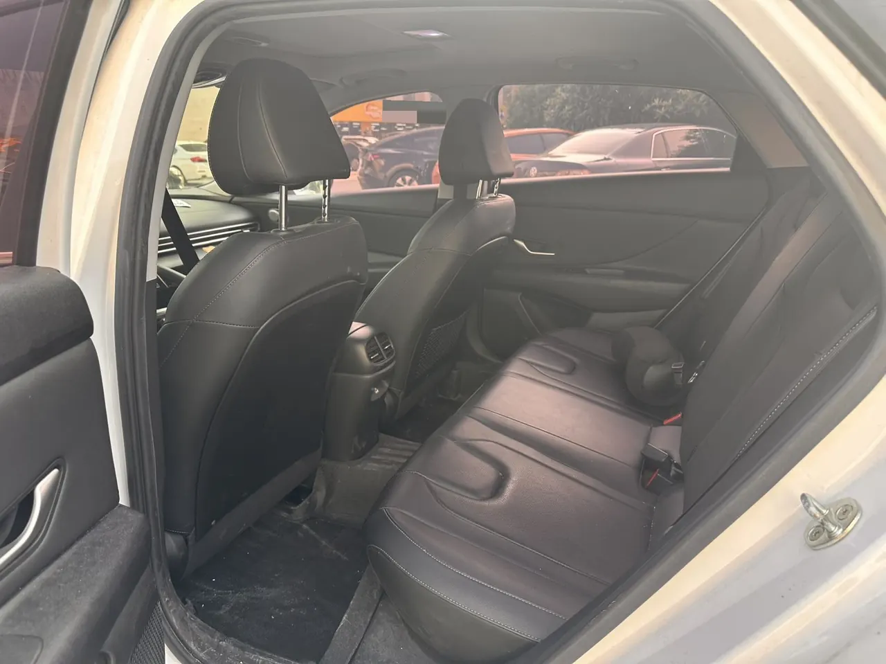 Hyundai 2022 Elantra -3-compartment 1.5 stepless LUX premium automatic gear 5