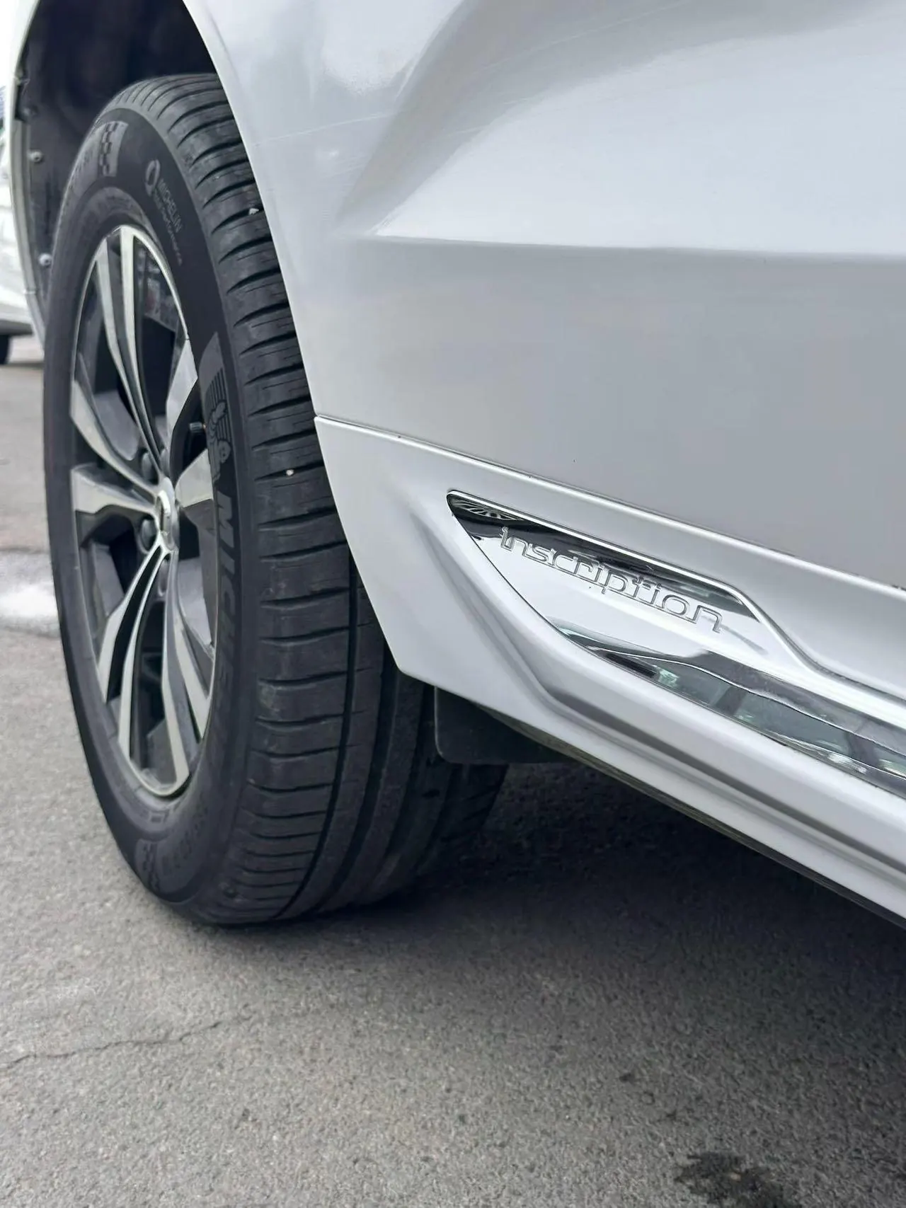 Volvo 2022 XC60 48V 2.0T B5 4-wheel-drive Zhiyi Deluxe Edition Automatic Gear 3