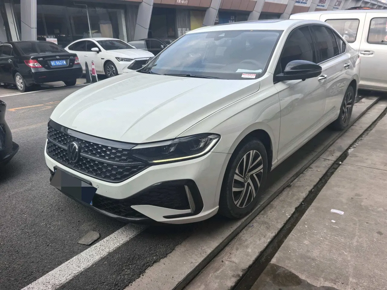 打开图片灯箱:Volkswagen 2023 Lavida 1.5TSI 300TSI Star Leading Edition Automatic Gear