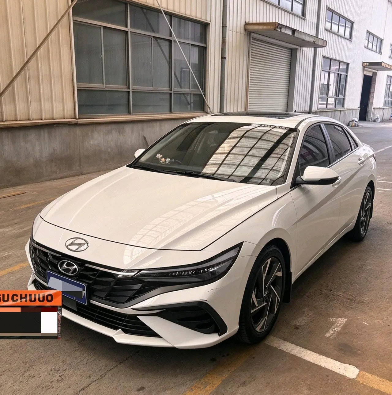 打开图片灯箱:Hyundai 2023 Elantra -3-compartment 1.5 stepless LUX premium automatic gear