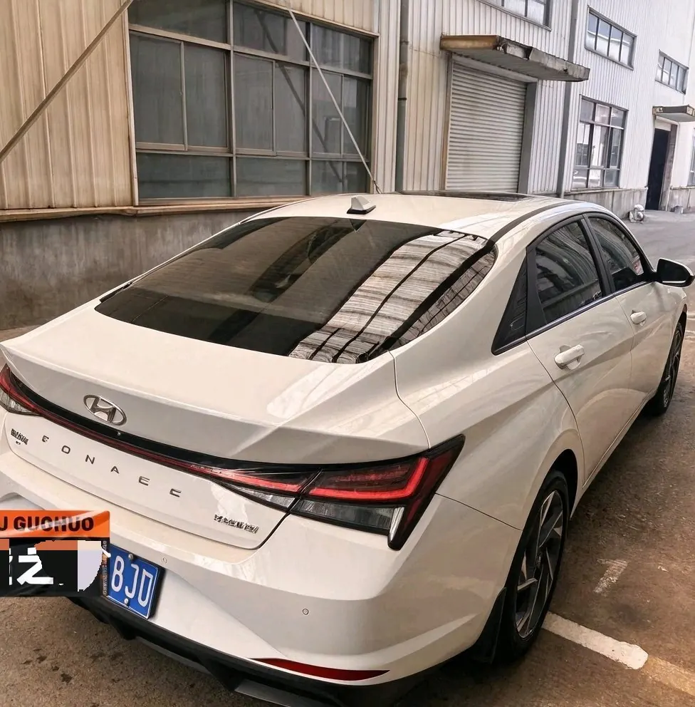 Hyundai 2023 Elantra -3-compartment 1.5 stepless LUX premium automatic gear 4