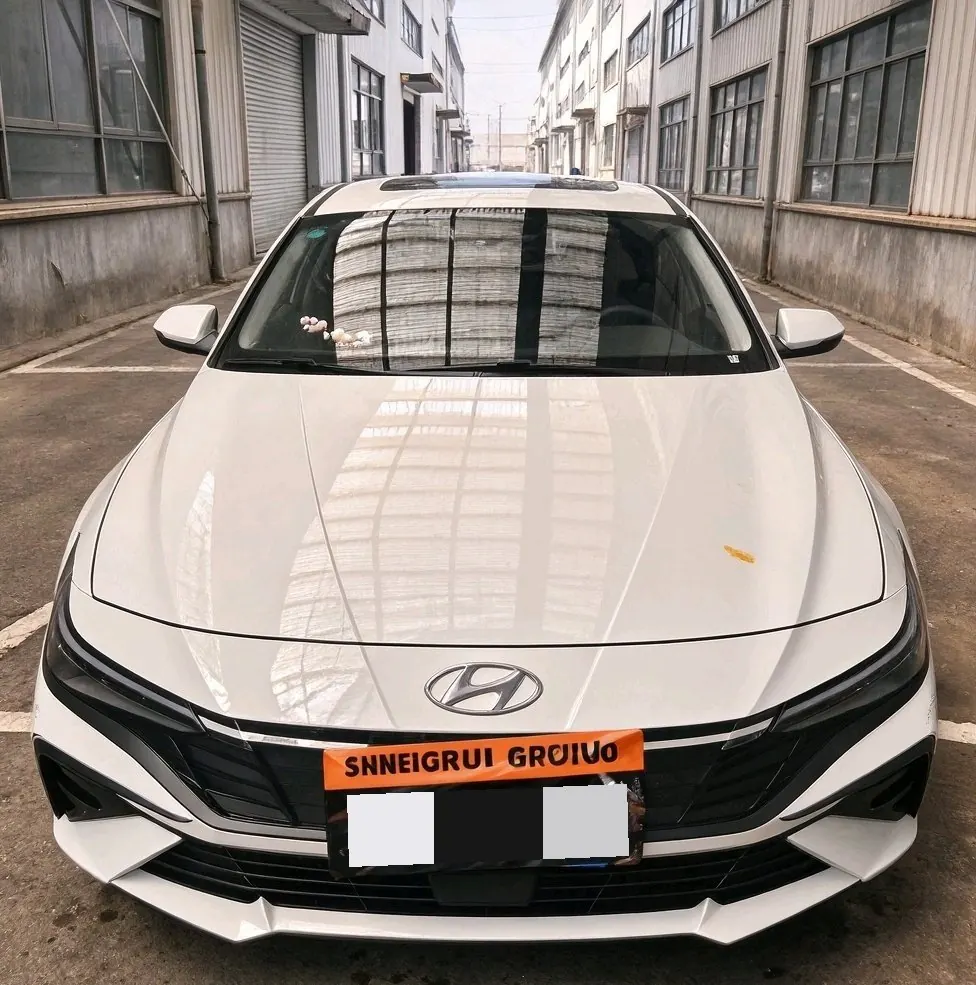 Hyundai 2023 Elantra -3-compartment 1.5 stepless LUX premium automatic gear 5