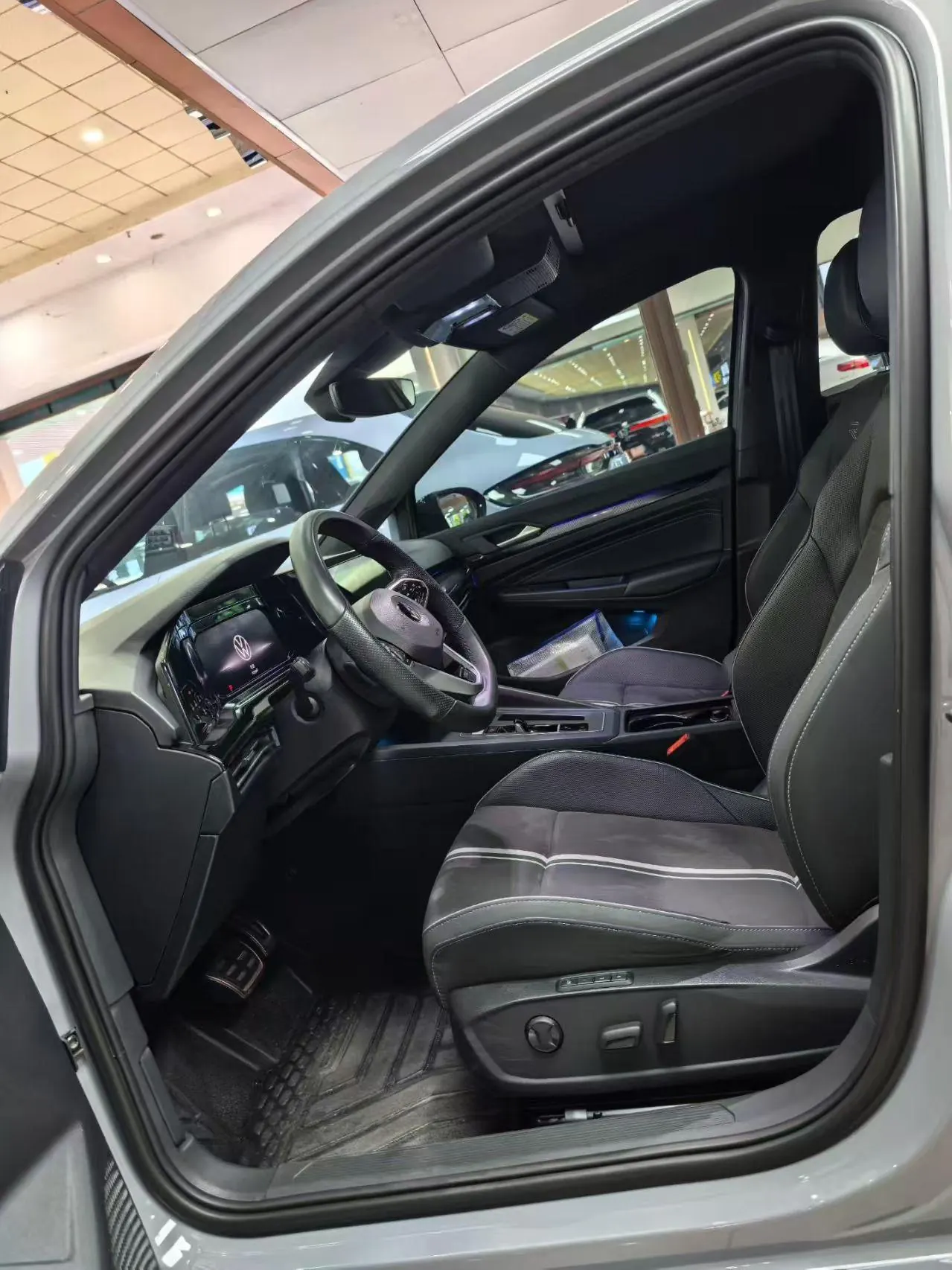 Volkswagen 2023 Golf 8 PRO 1.4TSI 280TSI 20th Anniversary Edition Automatic 3