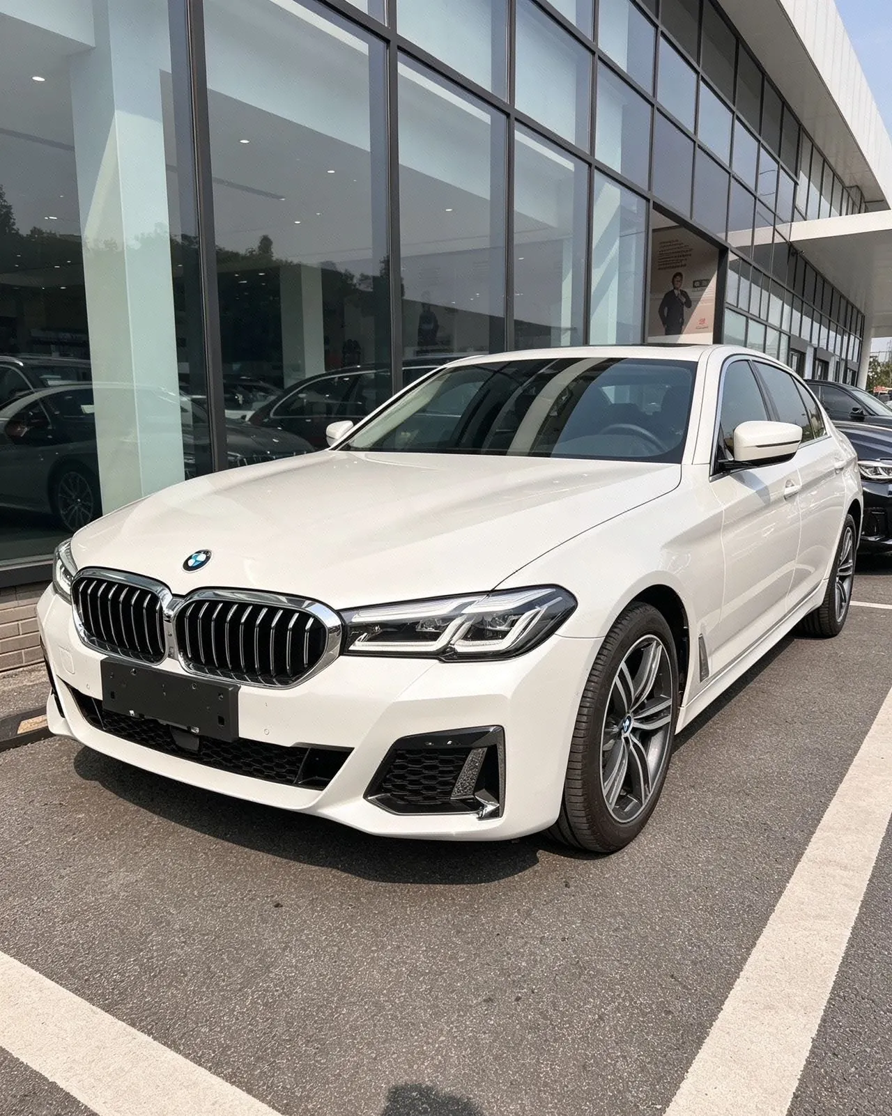 Open image lightbox: BMW 5 Series 2021 530Li 2.0T Leading Luxury Suit Automatic Gear