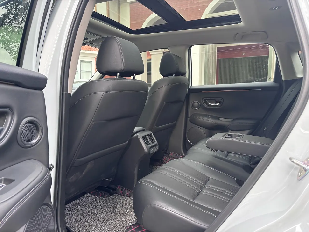 Honda 2023 HR-V e:HEV 2.0 Stepless Dynamic Edition Automatic Gear 4