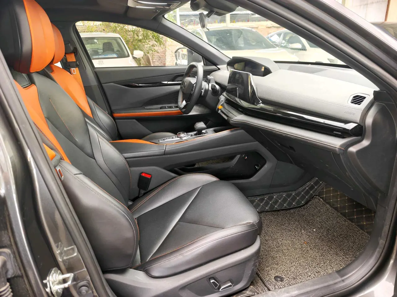 ChangAn 2022 UNI-V 1.5T honorable automatic gear 6