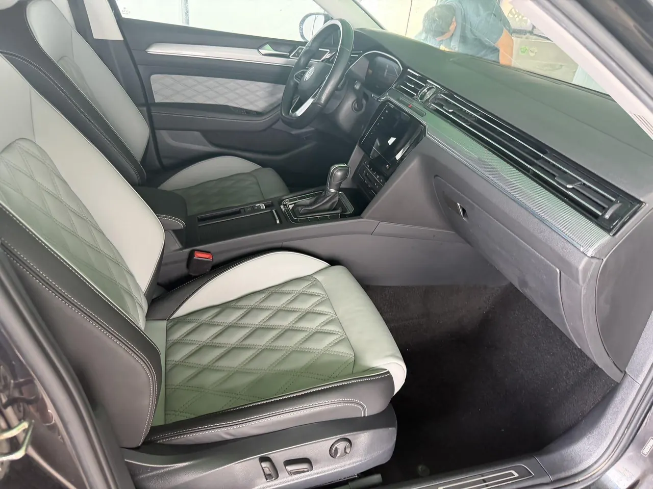 Volkswagen 2020 Magotan 2.0TSI 330TSI luxury automatic transmission 3