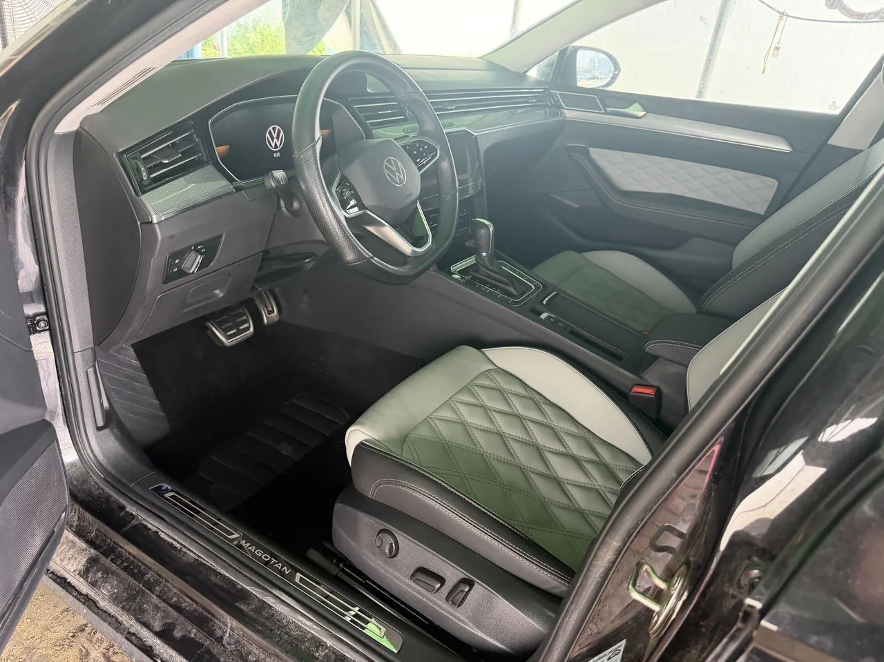 Volkswagen 2020 Magotan 2.0TSI 330TSI luxury automatic transmission 5