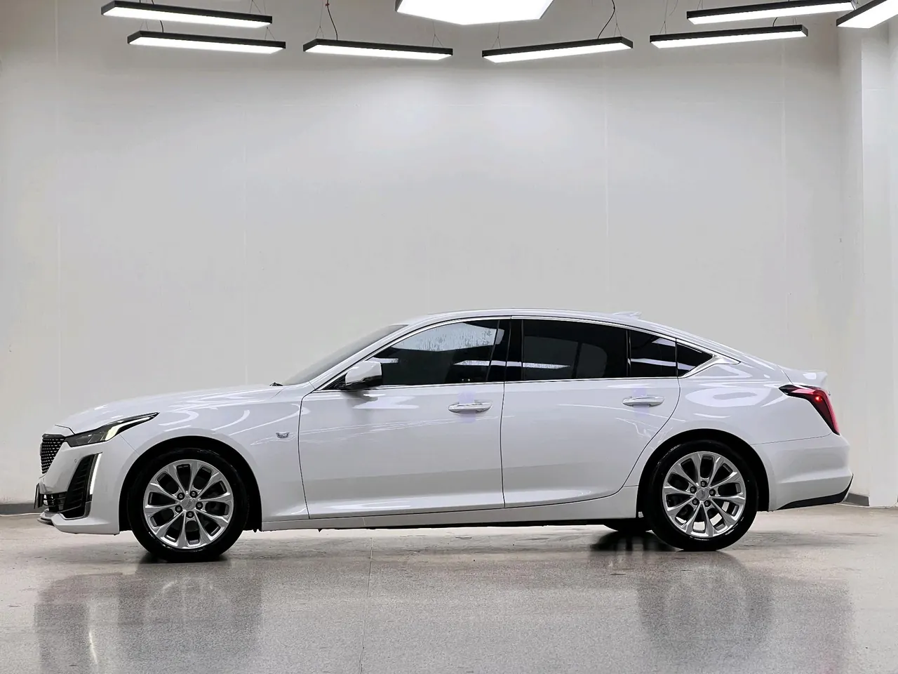 Cadillac 2022 CT5 2.0T 28T luxury automatic gear 10
