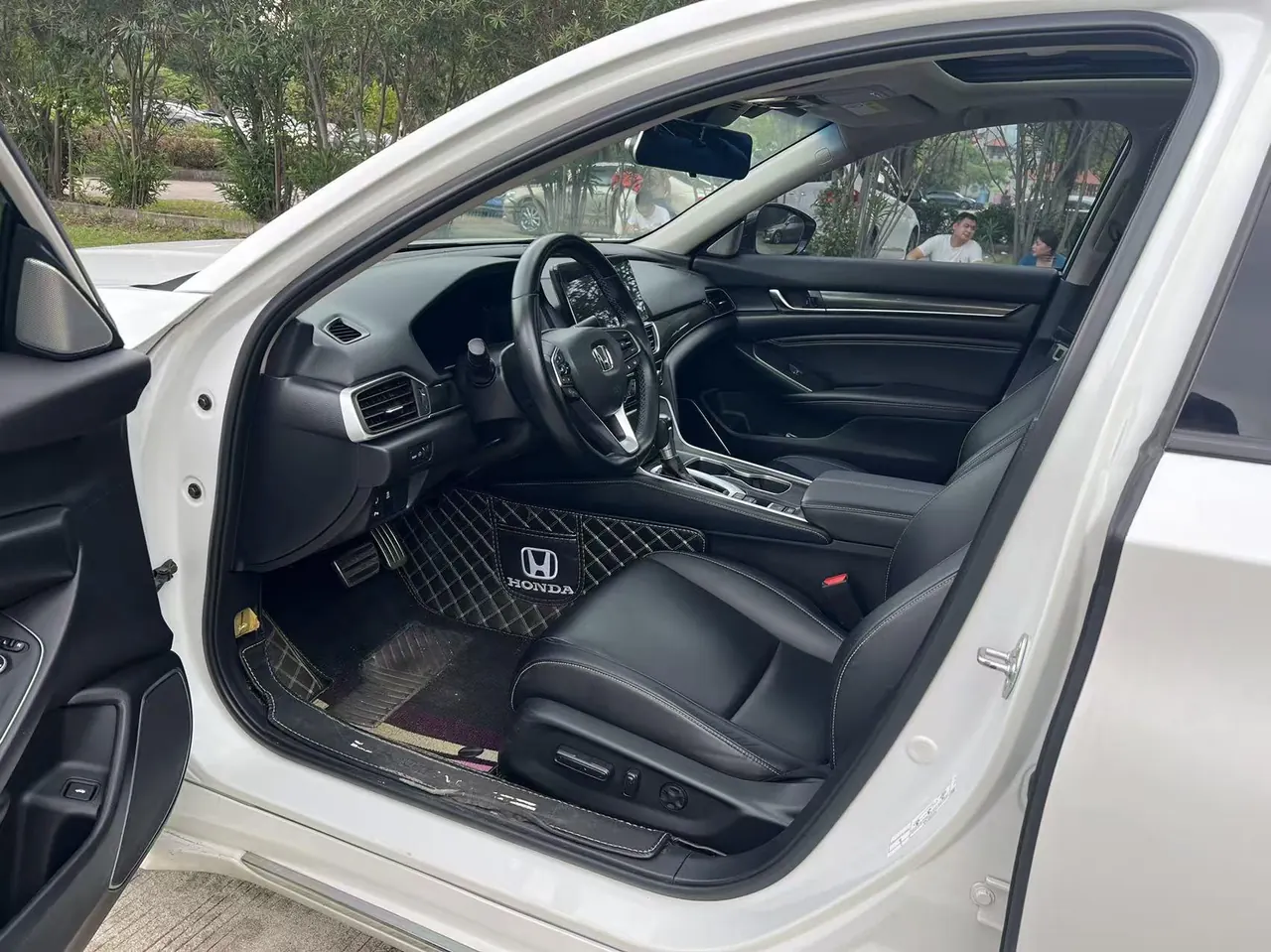 Honda 2022 10th Generation Accord 1.5T Stepless 260TURBO Magic Night Premium Edition Automatic Gear 4