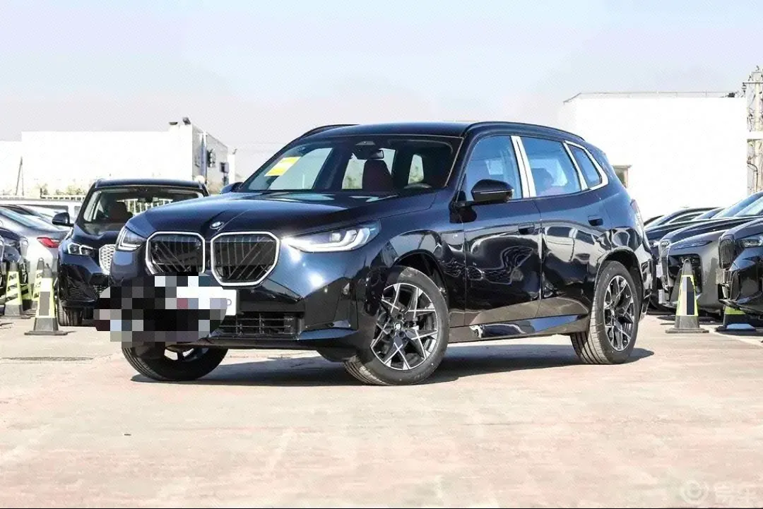 打开图片灯箱:BMW 2026 X3 xDrive25L 2.0T M sports obsidian night suit automatic gear