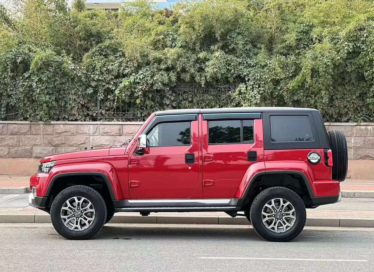 Beijing 2020 BJ40 2.0T 4-wheel drive city hunter version chivalrous automatic gear 3
