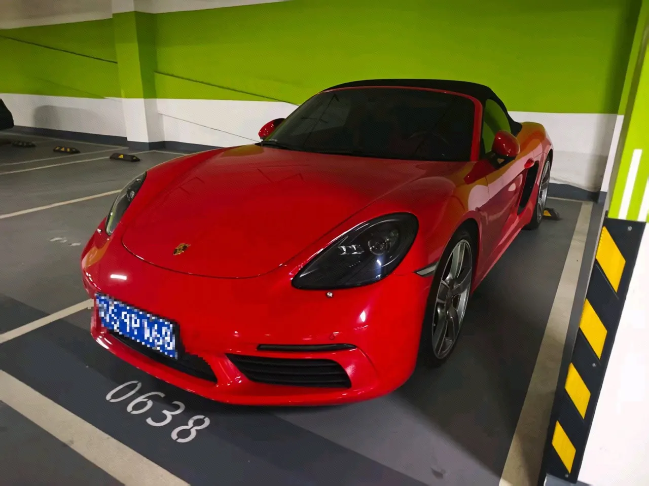 Open image lightbox: Porsche 718 (Imported) 2022 718 Boxer 2.0T Automatic