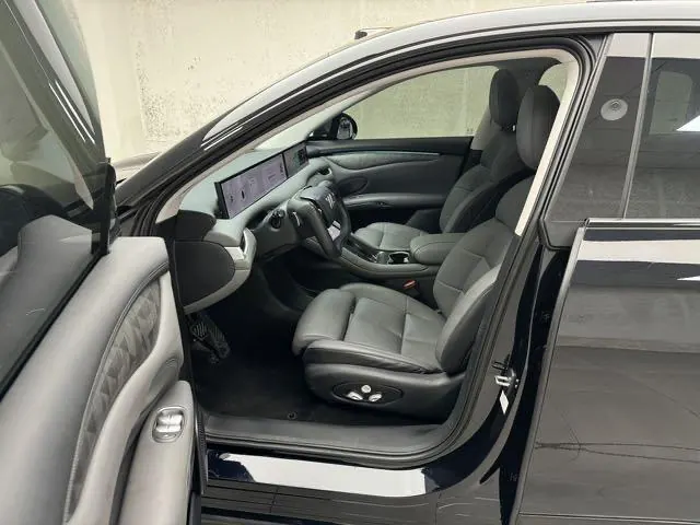IM 2023 IM LS6 Max Standard Edition Automatic Gear 4