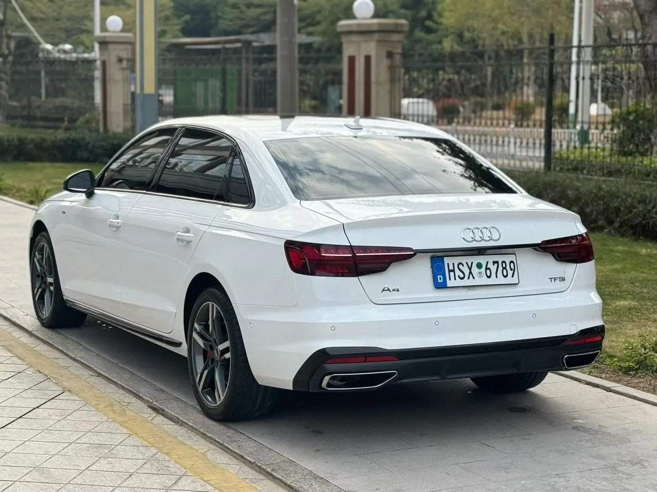 Audi 2022 A4L 2.0TFSI 40TFSI Deluxe Dynamic Automatic 9