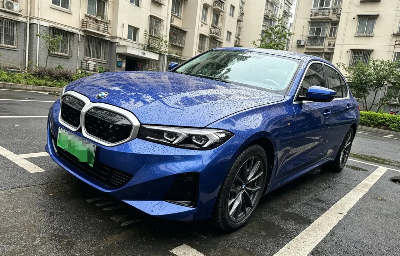 Open image lightbox: BMW 2022 i3 eDrive 35L automatic gear