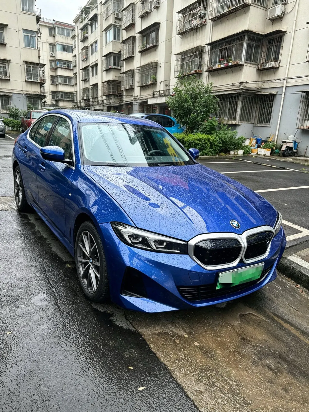 BMW 2022 i3 eDrive 35L automatic gear 2