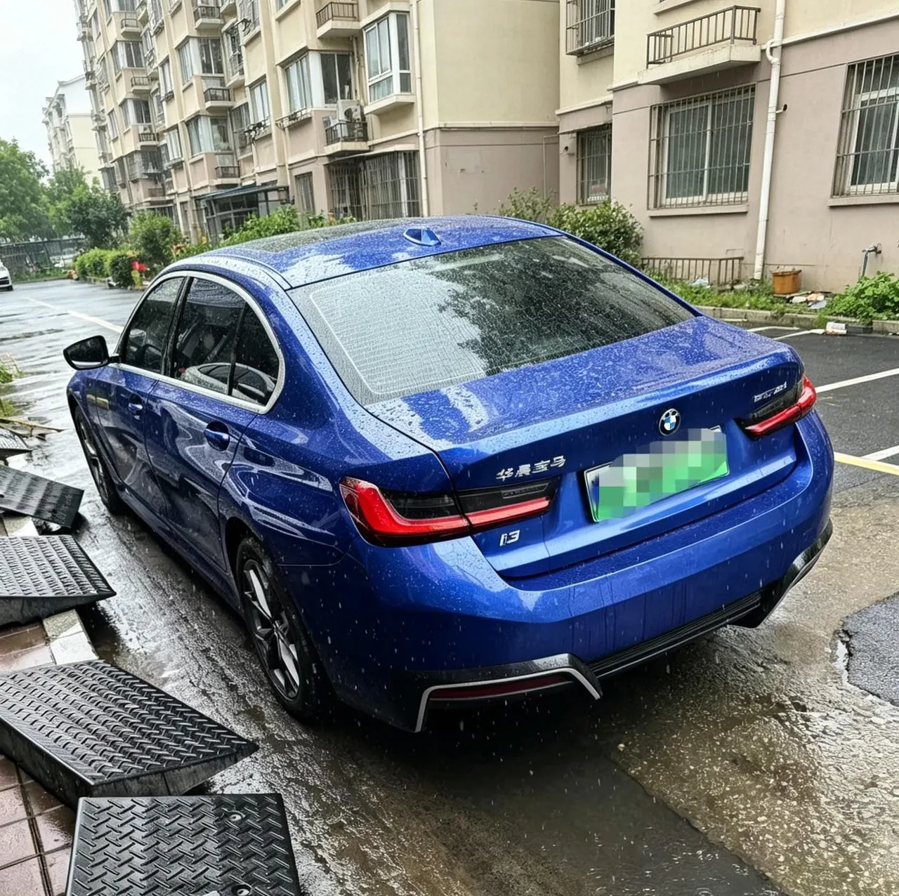 BMW 2022 i3 eDrive 35L automatic gear 3