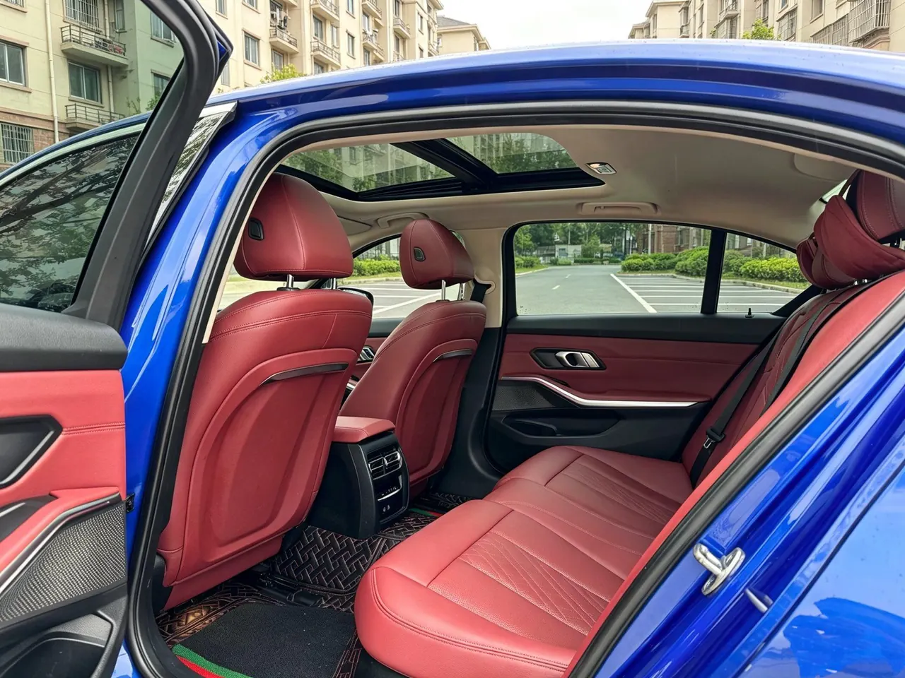 BMW 2022 i3 eDrive 35L automatic gear 4