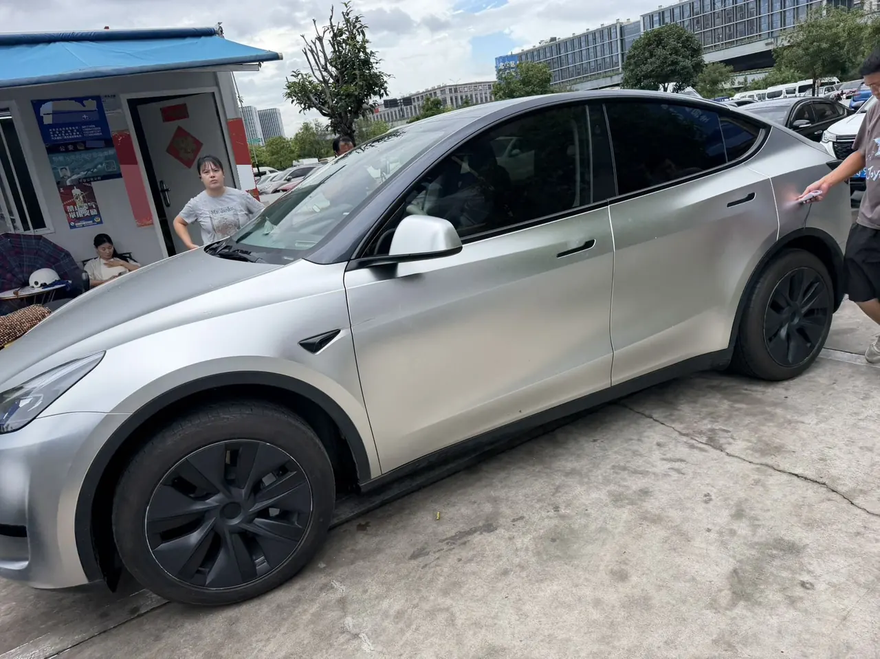 Tesla 2023 Model Y rear-wheel drive version automatic transmission 2