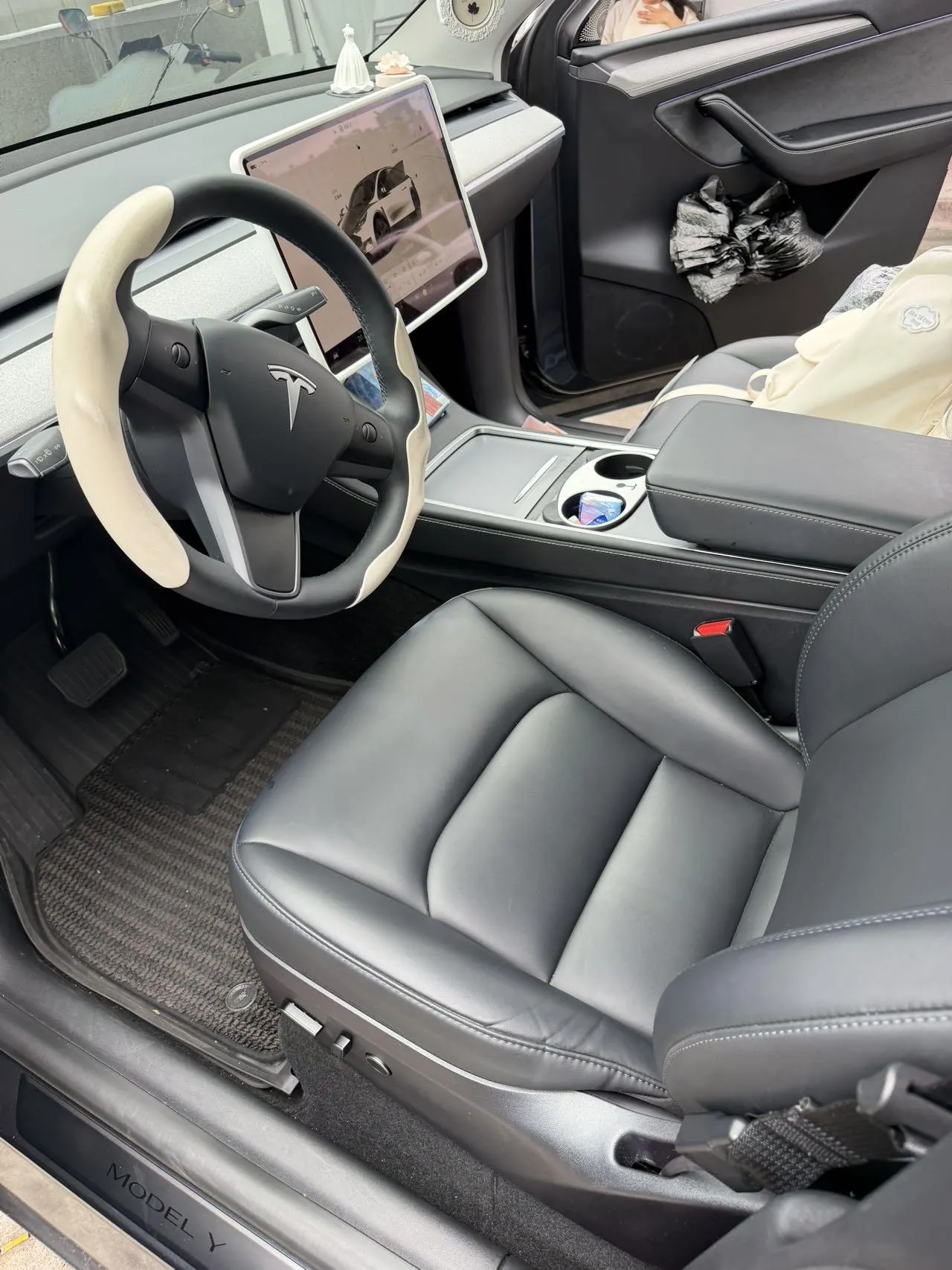 Tesla 2023 Model Y rear-wheel drive version automatic transmission 5