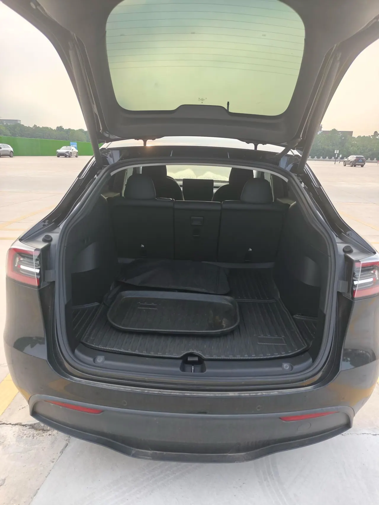 Open image lightbox: Tesla 2022 Model Y long endurance all-wheel drive version automatic transmission