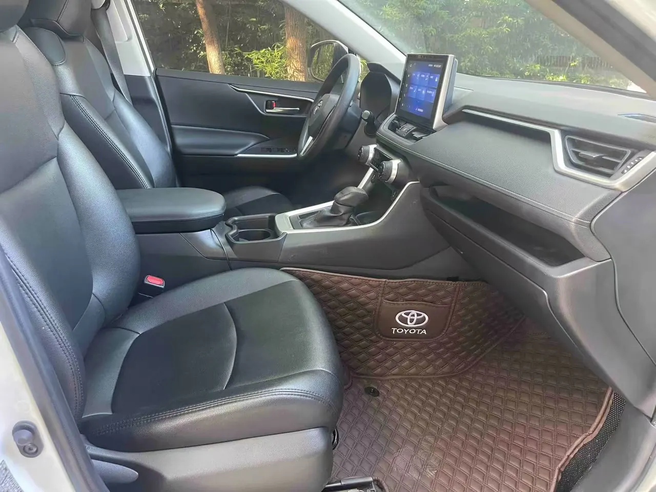 Toyota 2022 RAV4 Rongbo 2.0 Stepless Two-Drive Fashion Edition Automatic Gear 5