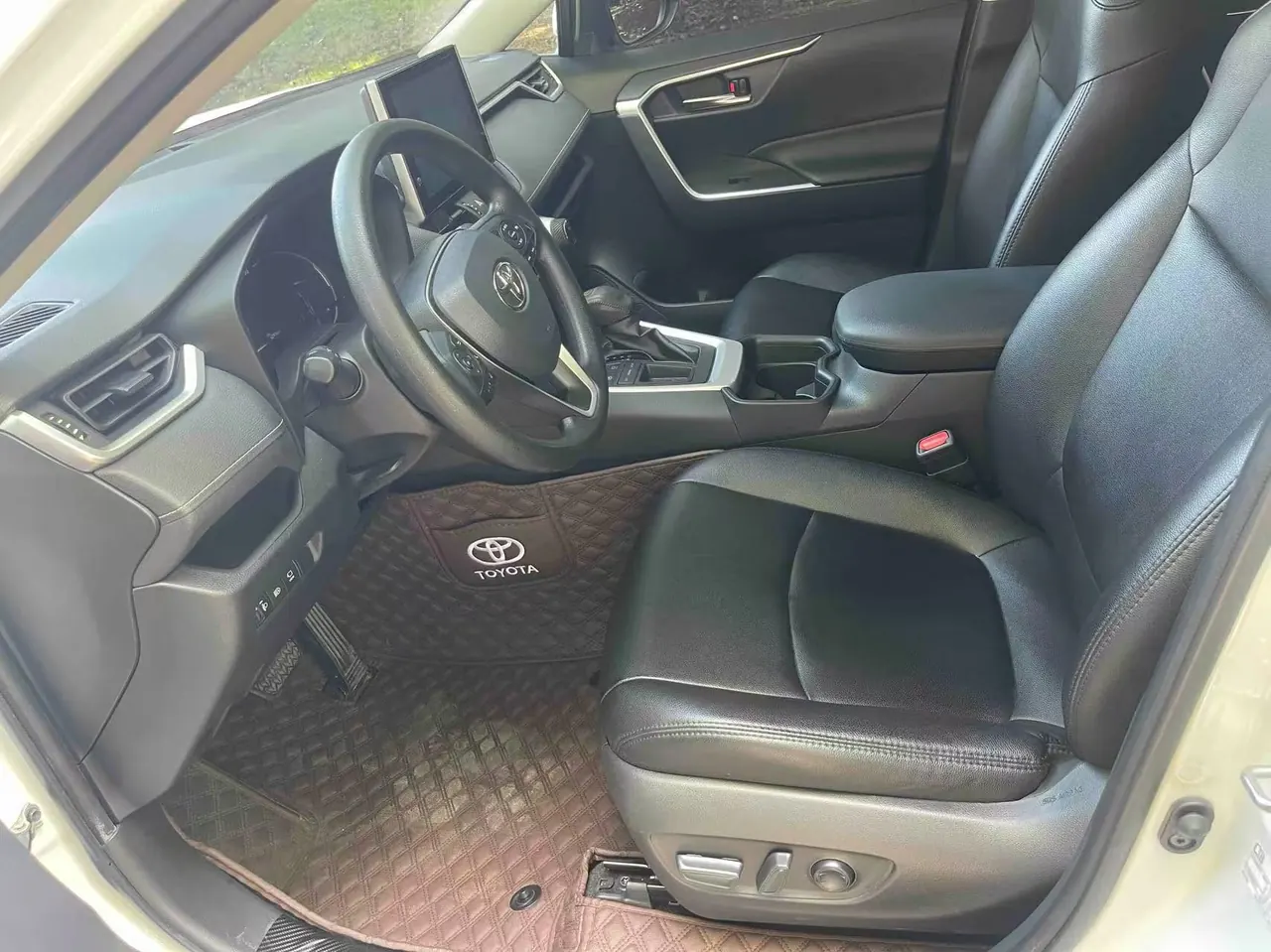 Toyota 2022 RAV4 Rongbo 2.0 Stepless Two-Drive Fashion Edition Automatic Gear 7