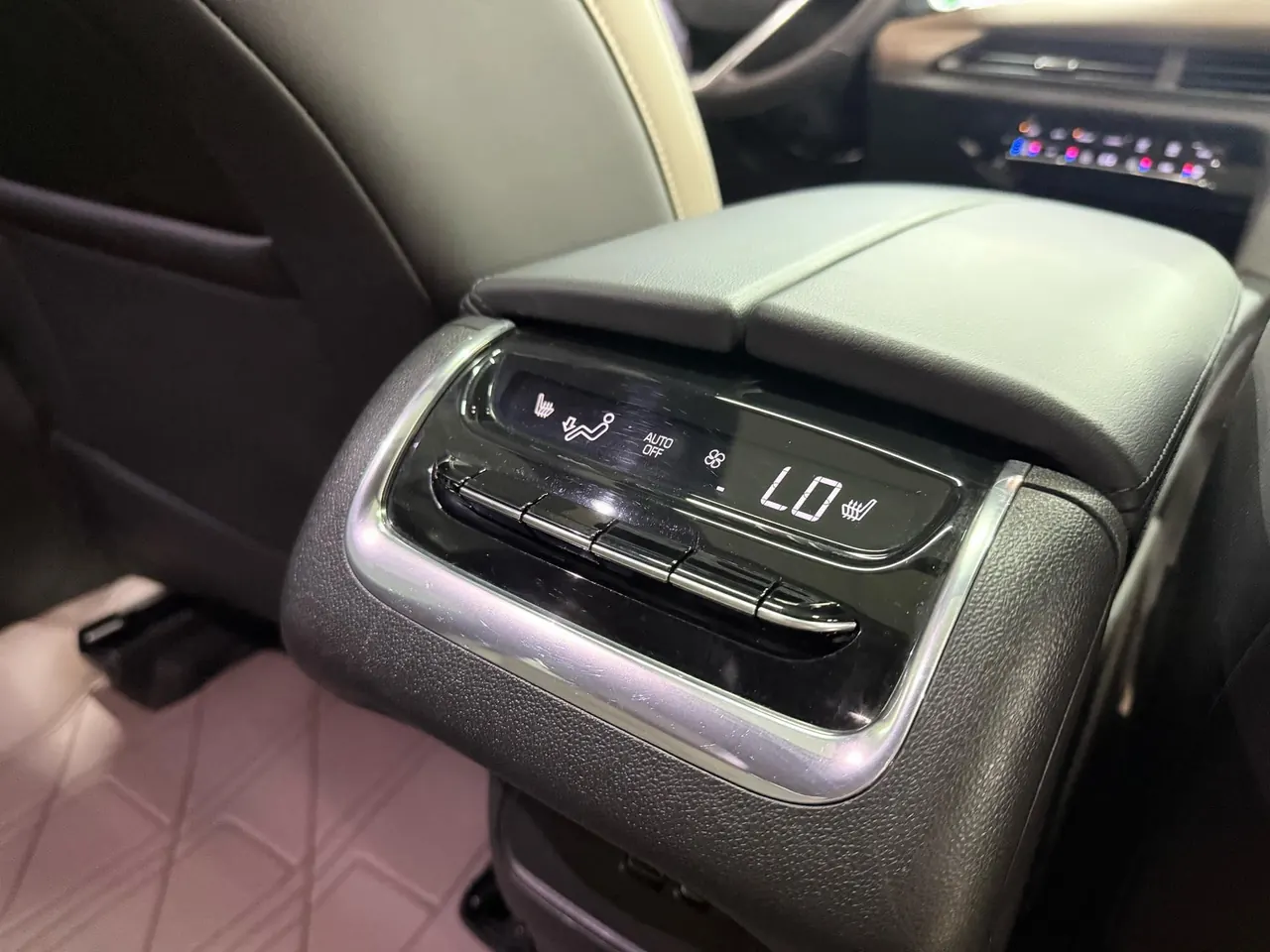 Buick 2020 Angke Flag 2.0T 28T Four-wheel Drive Enjoy Flagship Automatic Gear 11